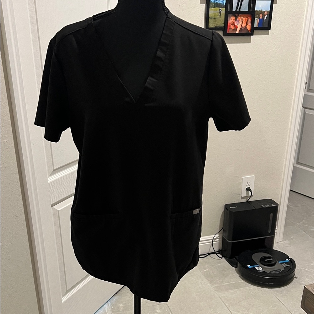 Figs Black Short Sleeve Women's Top